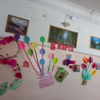 Фотозона на 8 Марта в школе