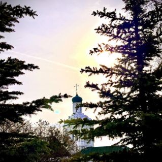 "Светлый час"