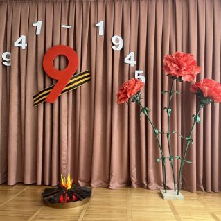 Оформление музыкального зала к Дню Победы.