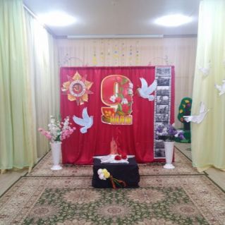 Оформление музыкального зала к празднованию "Дня Победы" в ДОУ