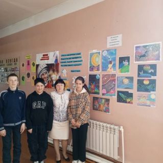 "В лунном царстве, космическом государстве"