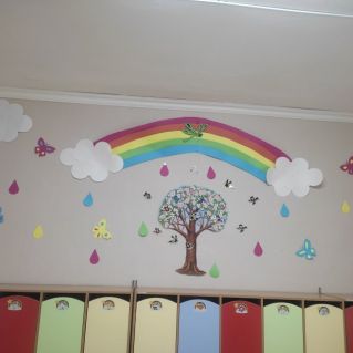 Украшение группового помещения "Весенний дождик"