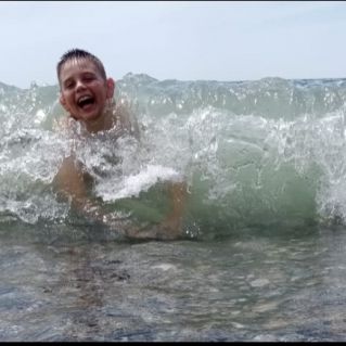 "Поймал волну"