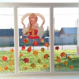 Оформление окон "Осень к нам в окно стучит"