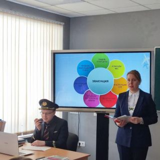 Открытое занятие по теме «Эвакуация пассажиров» в рамках МДК 05.02 «Выполнение работ по профессии «Бортпроводник». Фотография 