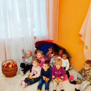 Малыши в красках осени