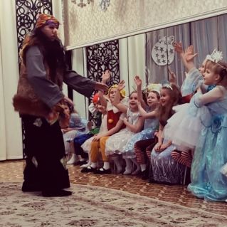 Баба Яга в гостях у ребят