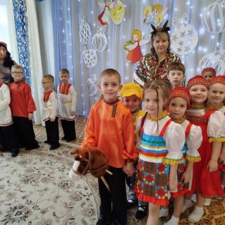 Коляда, коляда, отворяй ворота!