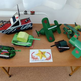 Выставка поделок "Военная техника"