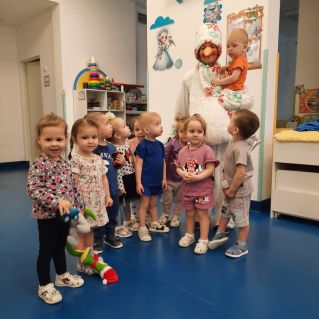 "Снеговик и ребята".