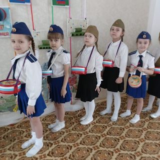 Юные барабанщицы