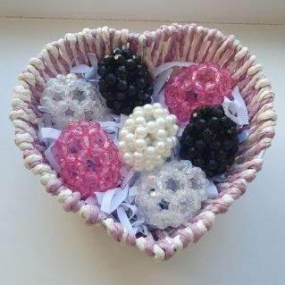 Яйца из бусин к празднику "Светлой Пасхи"