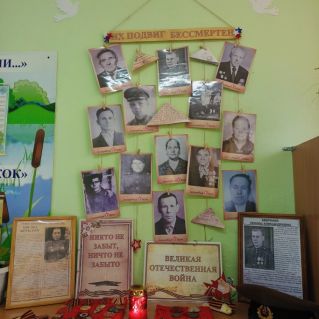 Стенд "Их подвиг бессмертен"