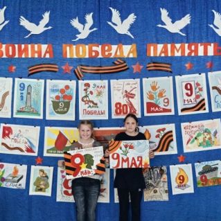 Выставка детских рисунков "Война. Победа Память"