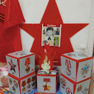 Тематический уголок "Поклонимся великим тем годам"