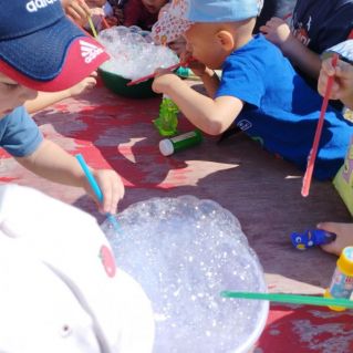 Дружные мыльные пузырьки.