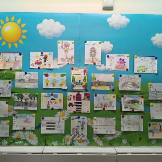 Выставка детско-родительских работа "Знатоки ПДД"