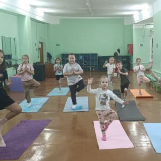 Детская йога в летнем лагере