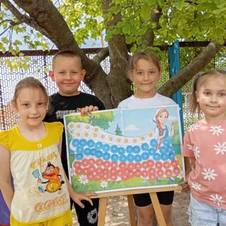 Наш флаг - Российский!"