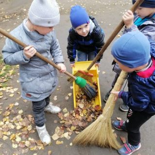 "Осенние работы на участке группы".