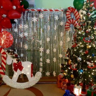 Фотозона в группе N14 "Праздник к нам приходит"