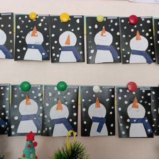 Выставка работ "Снеговички"