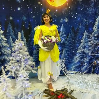 Королева с подснежниками со сказки "12 месяцев"
