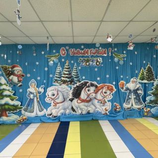 Новогоднее оформление фойе детского сада