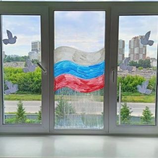 "Триколор"