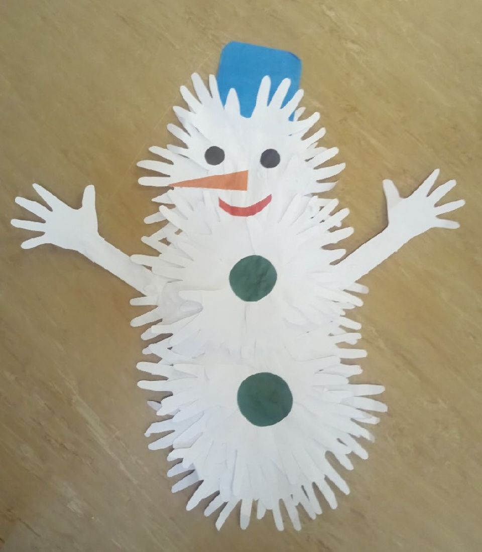 Веселый снеговик