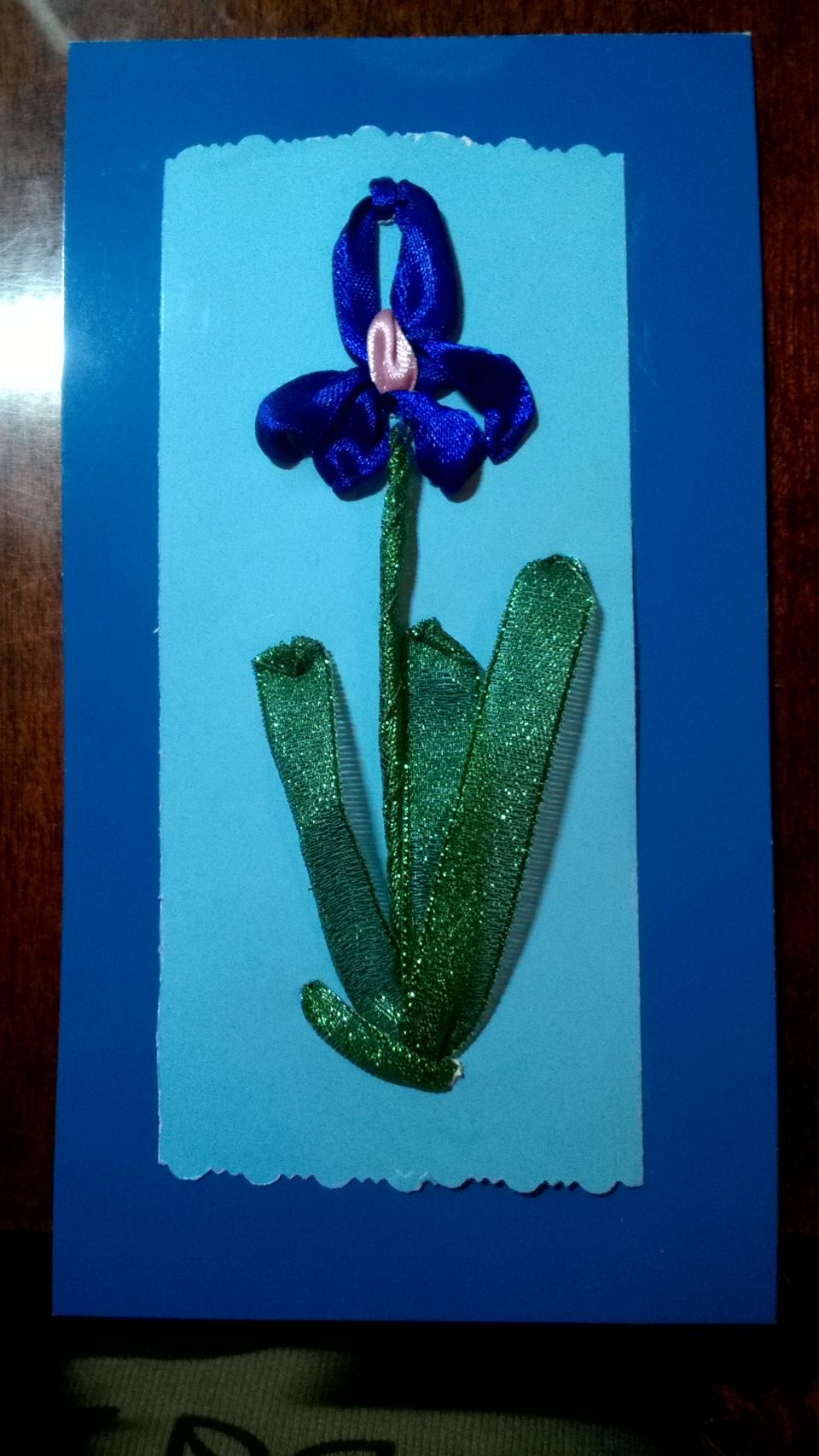 Поздравительная открытка на 8 марта "Ирис"