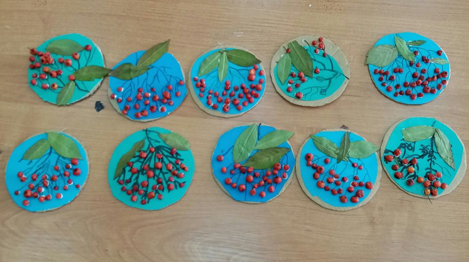 Аппликация "Веточка рябины"