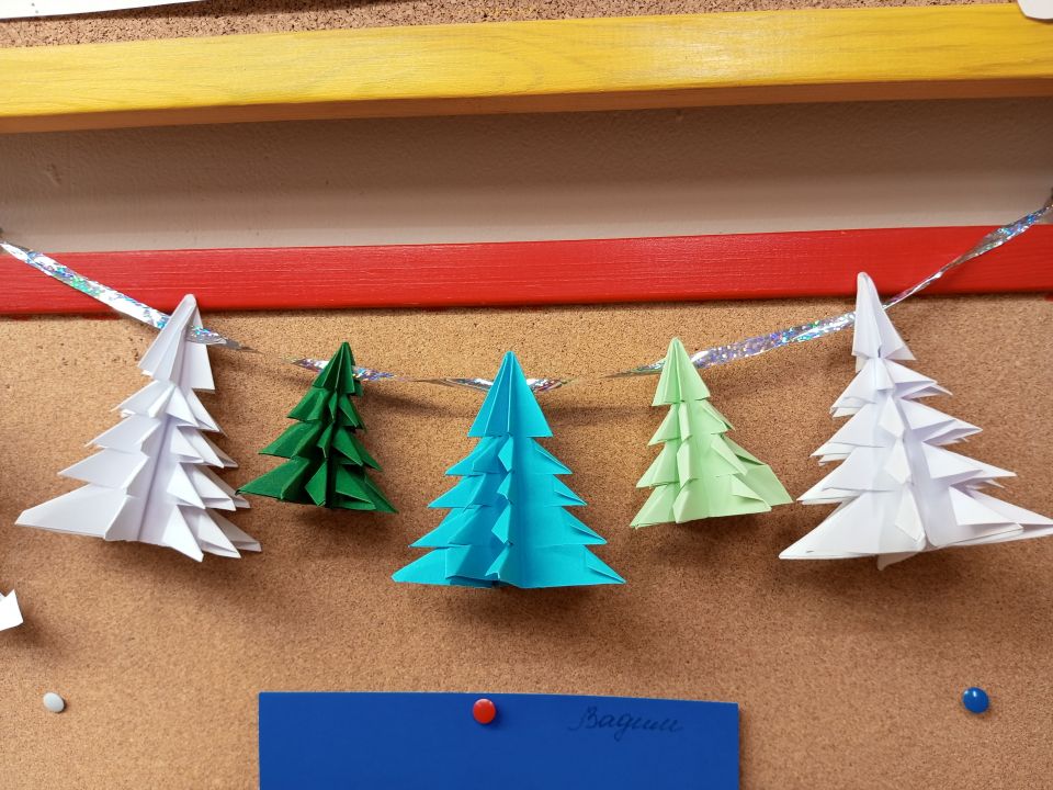 гирлянда  из ёлочек