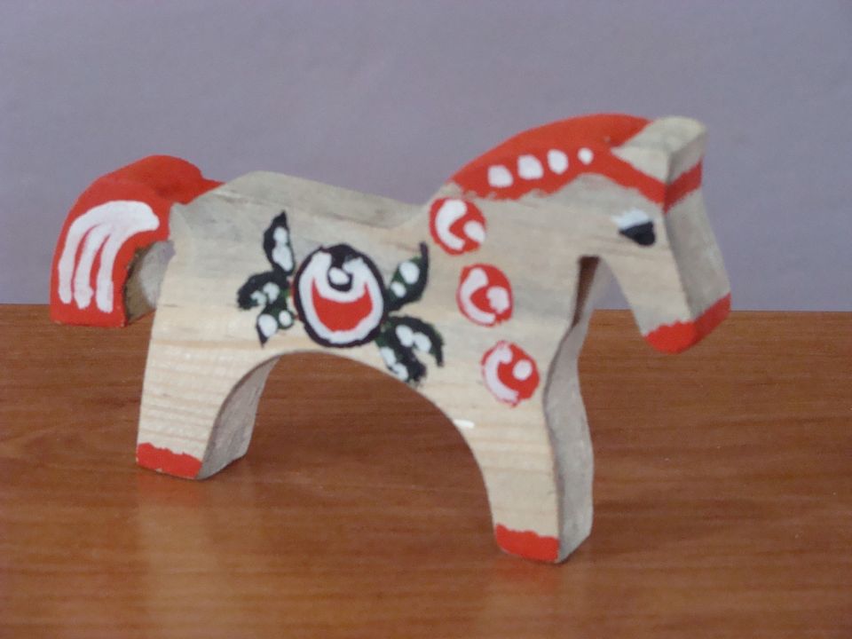 Деревянная лошадка