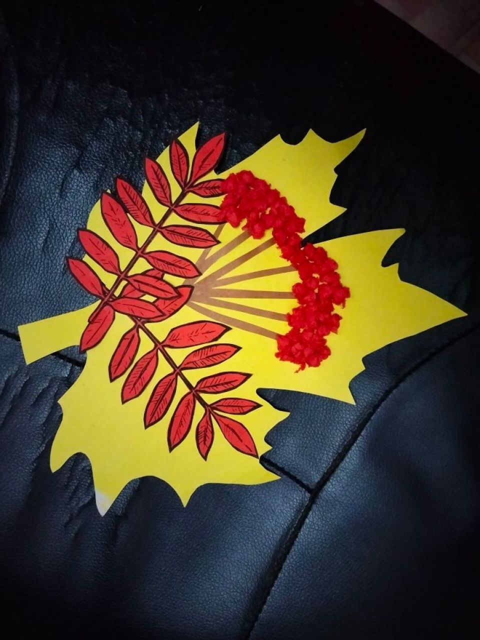 Веточка рябины