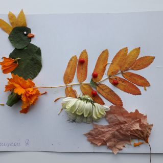Поделка из листьев "Сказочная птичка"