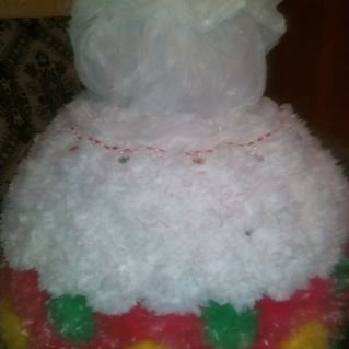 "Платье для принцессы"  (мусорные пикеты и одноразовые стаканы)