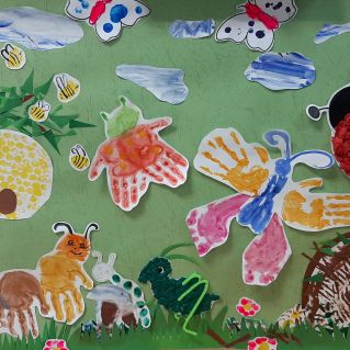 "В траве сидел ..."