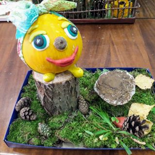 Колобок в осеннем лесу