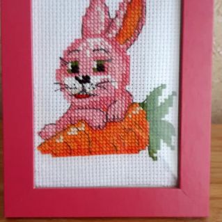 Зайчонок с морковкой