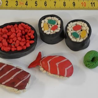 Набор суши из пластилина