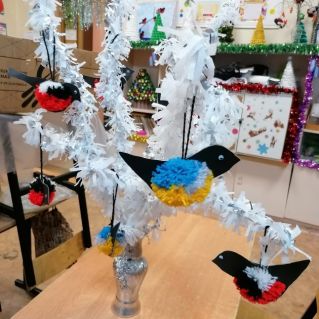 Зимующие птицы снегири и синицы