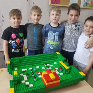 "Футбольное поле"