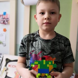 "Грозный супергерой Халк"