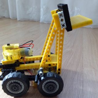 Погрузчик впервые изобрел в 1917 г. Кларк