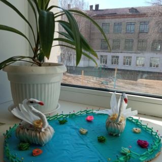 Пара лебедей