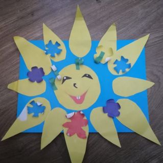 Солнышко лучистое улыбнулось весело