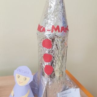 Ракета и космонавт