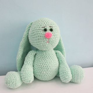Мягкая игрушка в технике амигуруми "Зайка"