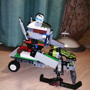 "Робот-помощник"